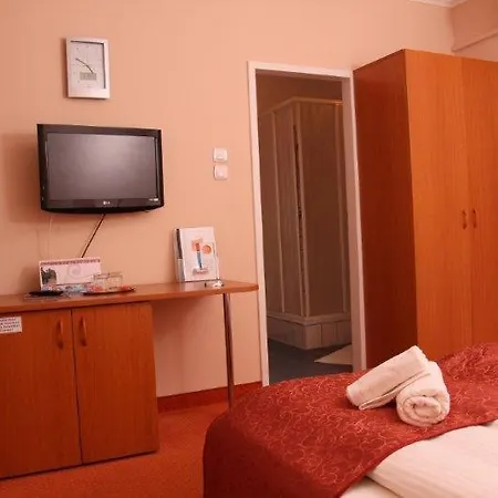 派兹奥温泉酒店 Mórahalom